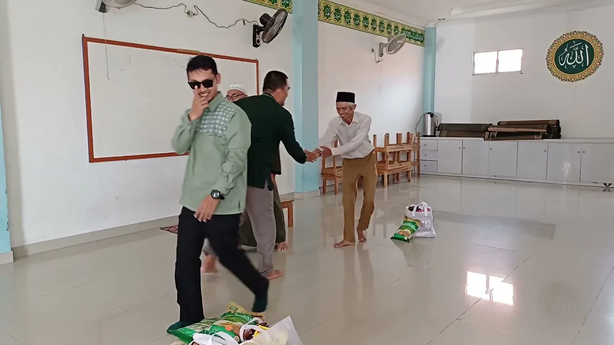 Senyum Guru Ngaji